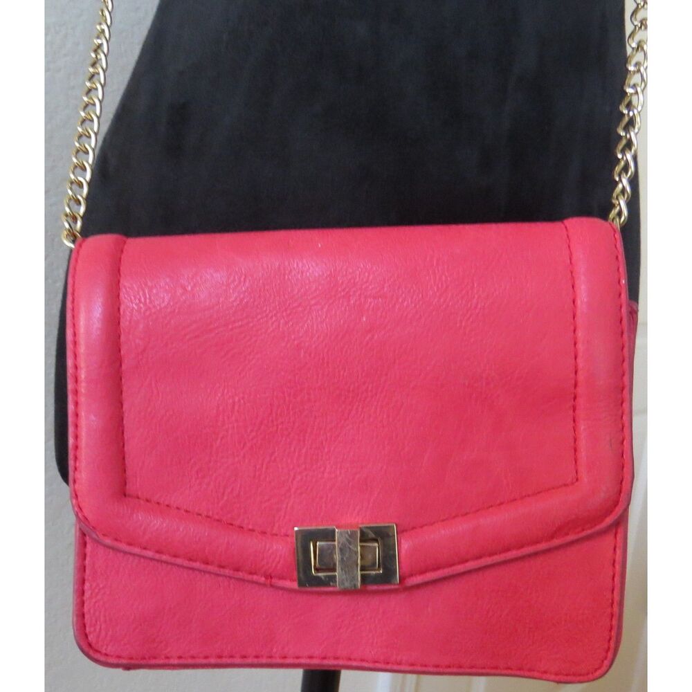 Forever 21  Faux Leather Crossbody Bag with Gold Chain  Red  EUC